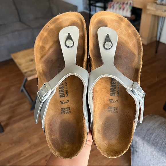 Birkenstock Silver Gizeh Leather Sandals Size 7 - Picture 10 of 11